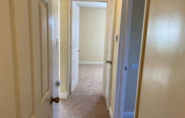 2 beds, 1 bath, $1,150, Unit 2569B