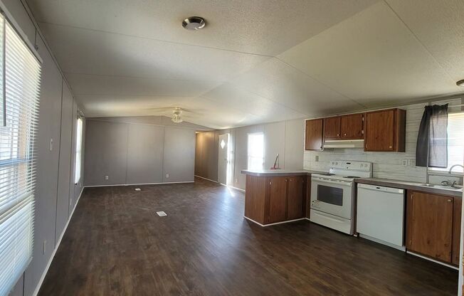 Mobile Home with a Double Carport in Commanders Palace - Frenship School District