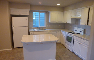 3 beds, 2.5 baths, $2,450