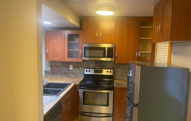 Lovely 2 Bed 1.5 Bath Townhome!