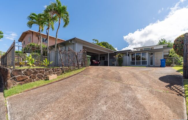 Fully Renovated 3BR/2BA/2Car Garage in Pearl City.