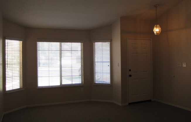 Riverlakes Home with Pool!!!