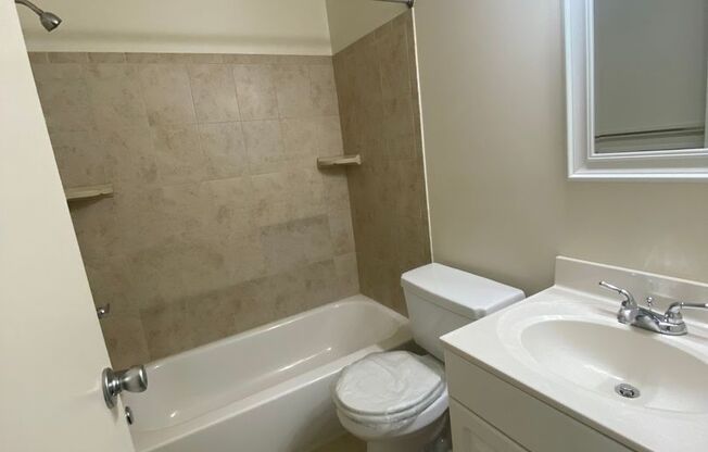 2 beds, 1 bath, 810 sqft, $1,595, Unit 00 - J- 8