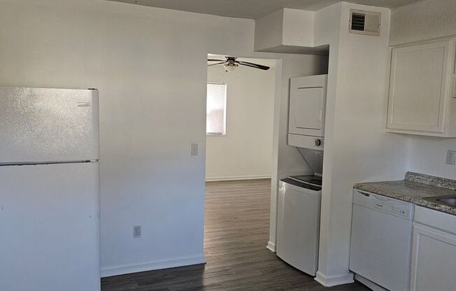 2 beds, 1 bath, $1,050, Unit 702