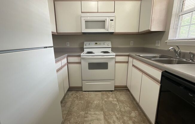 1 bed, 1 bath, 765 sqft, $1,125, Unit 2748-9