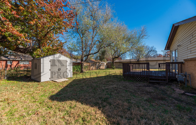 900 N BROWNTHRUSH LN