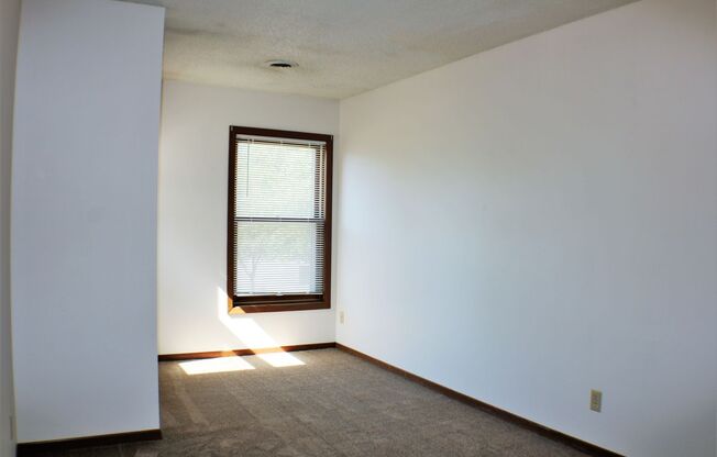 2 beds, 2 baths, 750 sqft, $1,195, Unit #04