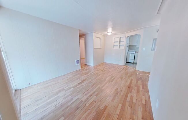 2 beds, 1 bath, $1,550, Unit 671 1/2 - 4