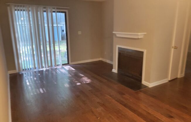 Luxurious 2 bed/2-bath apartment minutes from Whiteoak Shopping