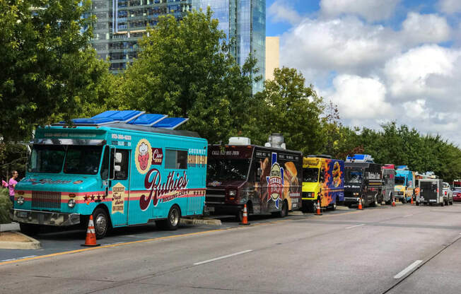 Fantastic Food Trucks near Windsor West Lemmon, Dallas, 75209