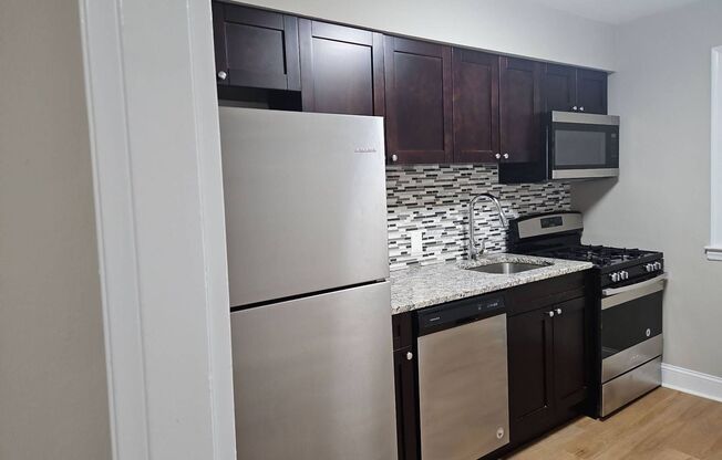 1 bed, 1 bath, 700 sqft, $2,095, Unit L-01