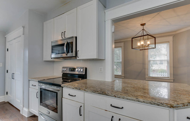 615 W 34 ST