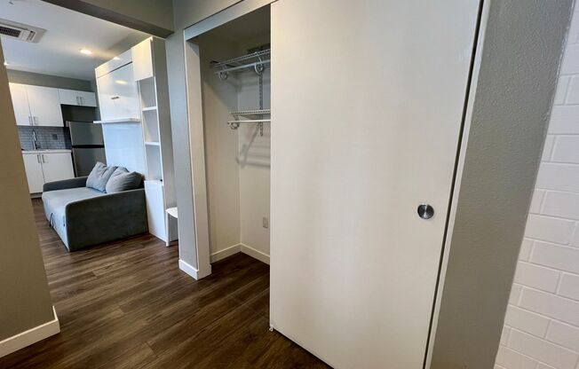 Studio, 1 bath, 213 sqft, $1,675, Unit 435-305