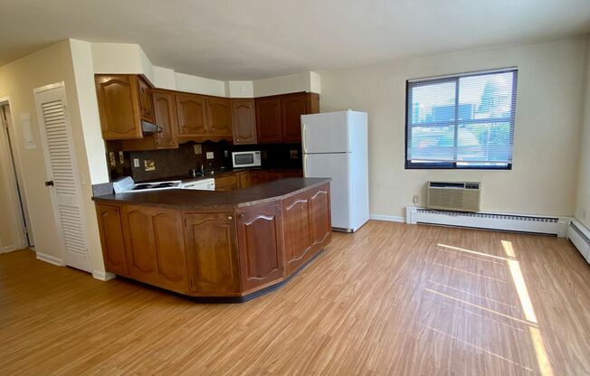 2 beds, 2 baths, 1,350 sqft, $1,980, Unit 501