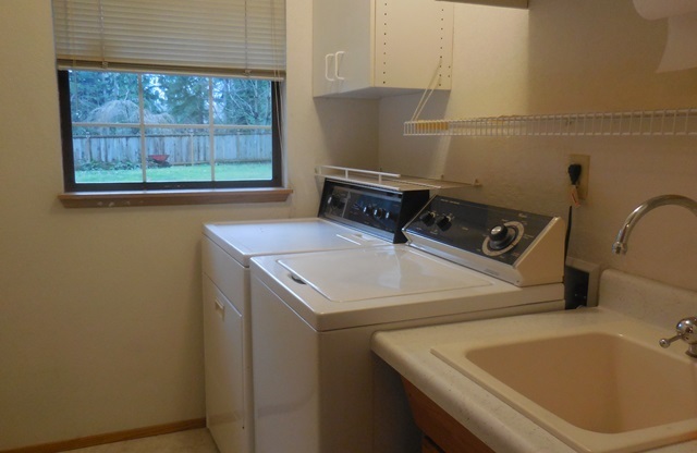 3 beds, 2 baths, $2,900