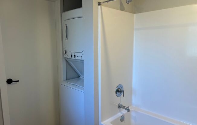 Studio, 1 bath, 474 sqft, $1,395, Unit 204