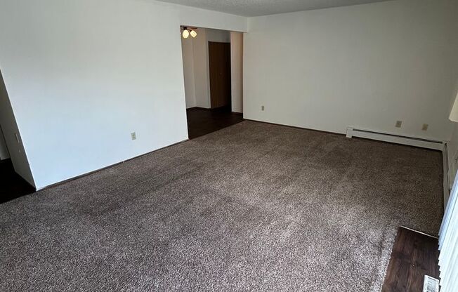 2 beds, 1 bath, 833 sqft, $850, Unit 18