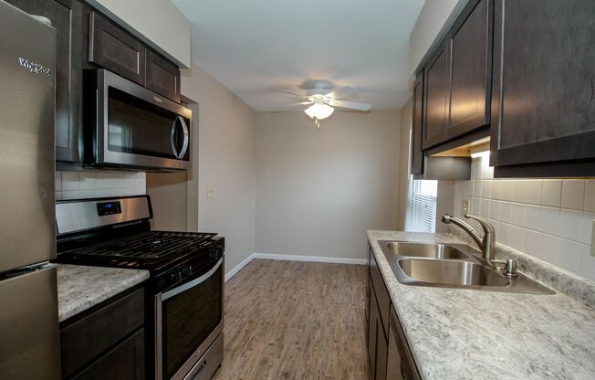 2 beds, 1.5 baths, 1,555 sqft, $1,325, Unit 3