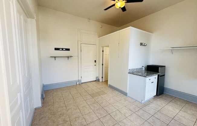 Studio, 1 bath, 300 sqft, $1,350, Unit 45