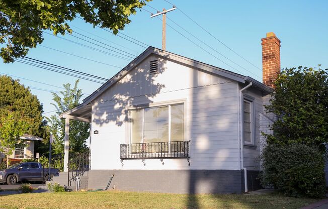 Remodeled 3bed 2 bath Single Family home