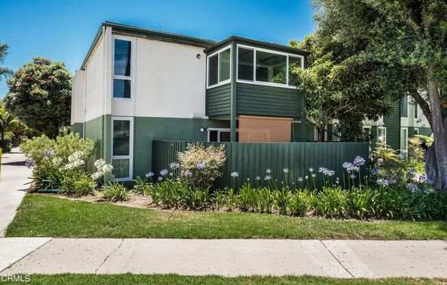 Prime location, 2+2 Condo in Midtown Ventura