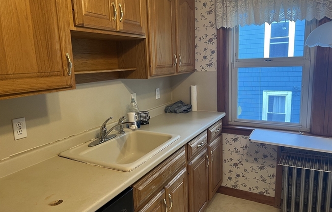 2 beds, 1 bath, 1,300 sqft, $2,200, Unit 2