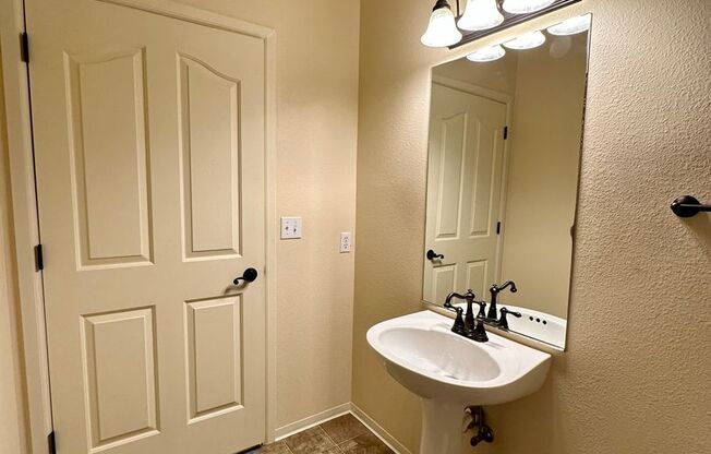 3 beds, 2 baths, $1,795, Unit 104