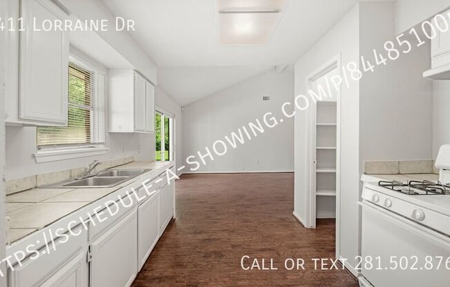 5411 LORRAINE DR