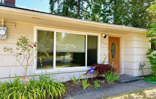 3BR/1+1BA Single Family House - Bellevue