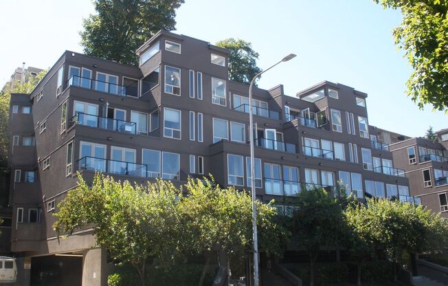 South Lake Union / Queen Anne Condo at The Lakewest