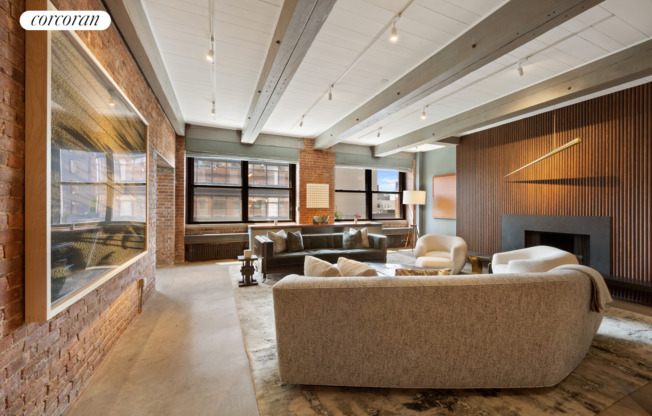 525 W 22 ST
