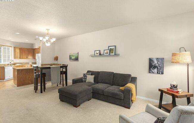 Available 2BD/2.5BATH Townhome in Desirable Fountain Court & Progress Ridge Area! **HOLIDAY SPECIAL!!