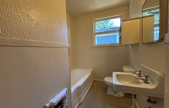 2 beds, 1 bath, $595, Unit Shreveport