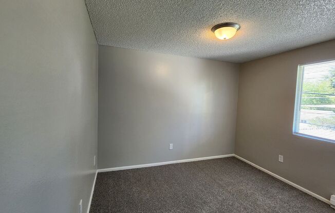 2 beds, 1 bath, 710 sqft, $1,100, Unit HH336