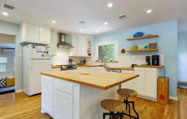 5711 CHESTERFIELD AVE