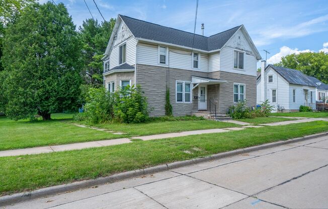 1111 Oviatt St, Kaukauna