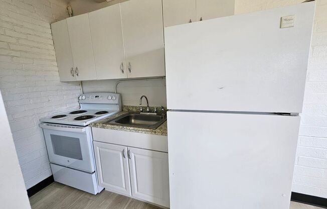 IMPERIAL CORNER APARTMENTS - AVAILABLE NOW