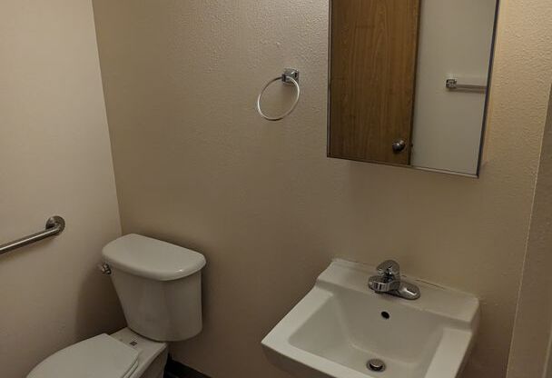 1 bed, 1 bath, 650 sqft, $1,325, Unit 05