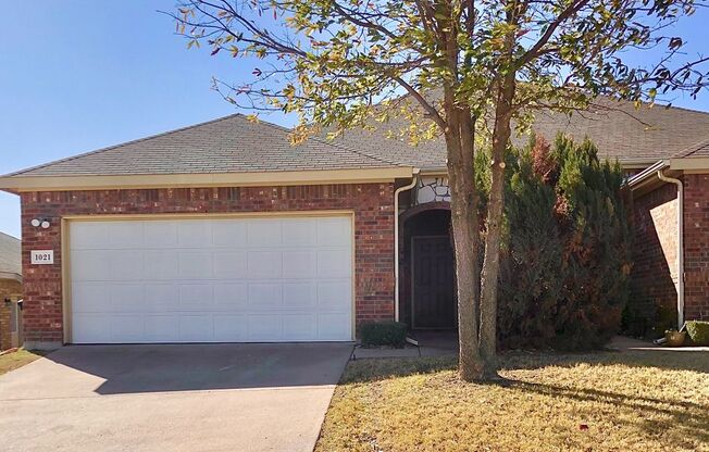 Nice 3 bedroom, 2 bathroom Duplex in Weatherford!