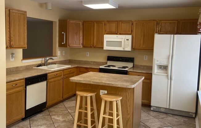 Charming 3 Bedroom/2 Full Bath/2 Half Bath Townhome in Constant Friendship, MD!