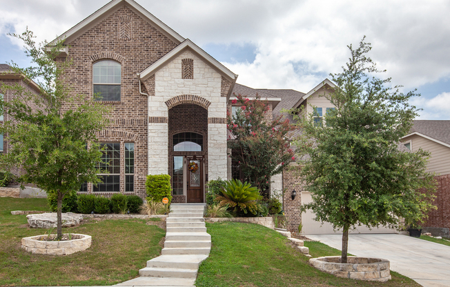 Spacious Stone Oak beauty in Terra Bella