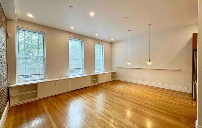 229 W 116 ST