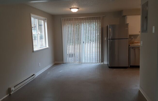 2 beds, 1 bath, 988 sqft, $1,650