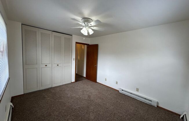 2 beds, 1 bath, $995, Unit 1851-102