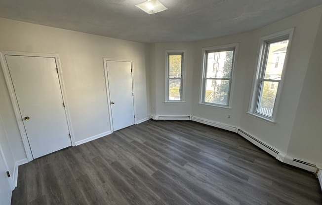 2 beds, 1 bath, $2,400, Unit 2