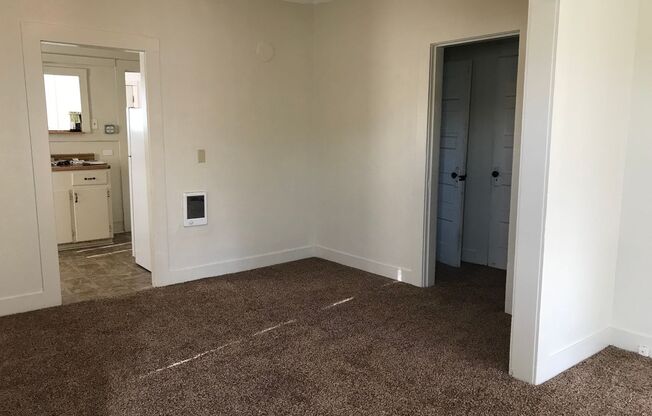 2 beds, 1 bath, $1,295