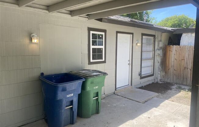 3/1 Townhouse with covered parking