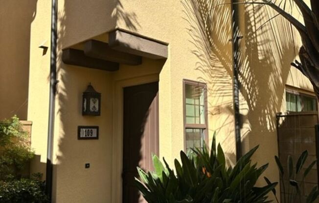109 Painted Trellis