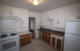 2 beds, 1 bath, 700 sqft, $2,795, Unit 849 Felspar St