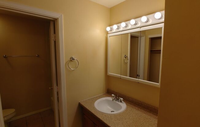 Studio, 1 bath, 400 sqft, $695, Unit Unit 20